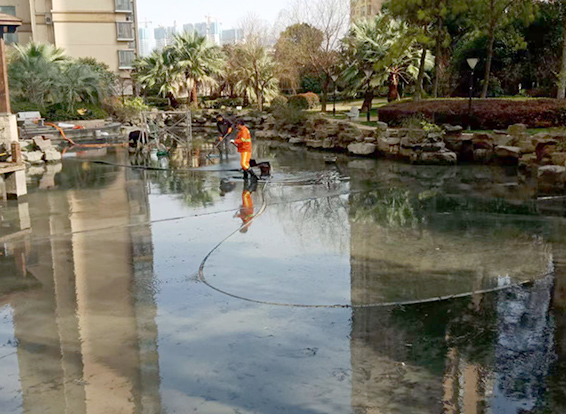 北碚景观池淤泥清理